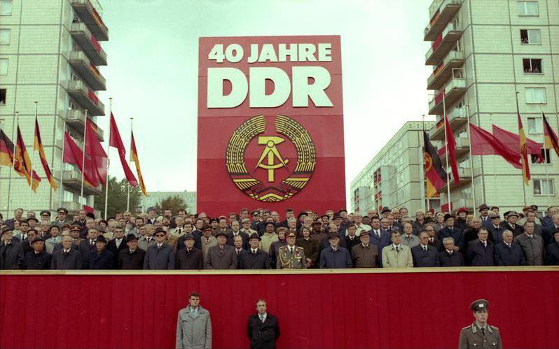 Ehrenparade der Nationalen Volksarmee zum 40. Jahrestag der DDR